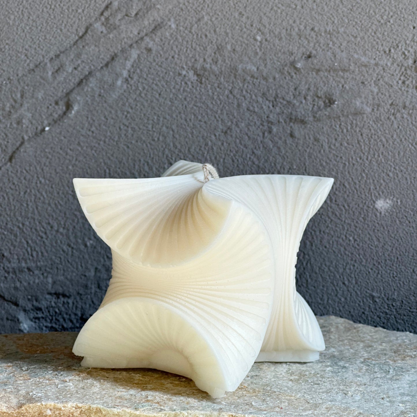 Curved Silhouette Candle – Modern Sculptural Candle