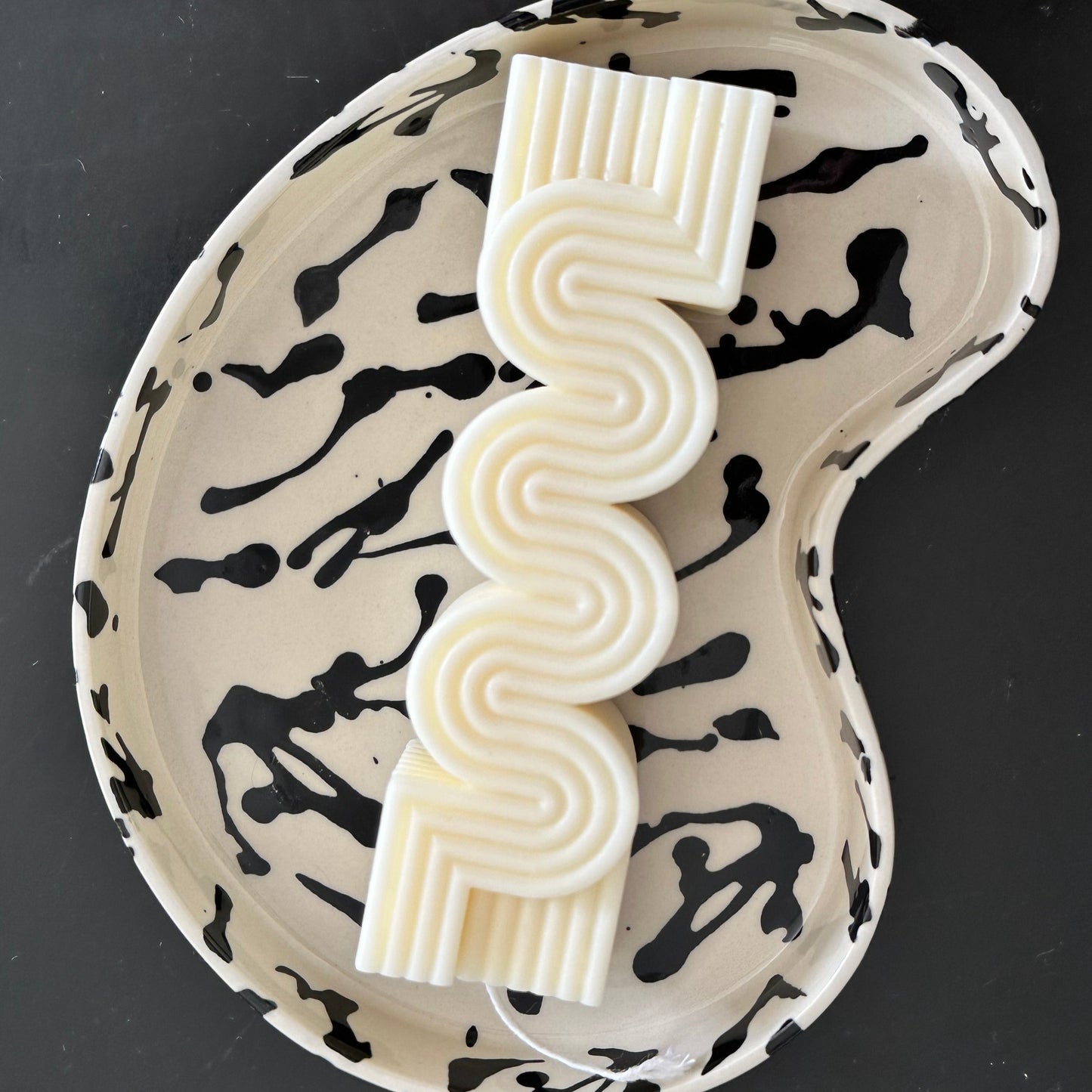 Minimal Wave Candle