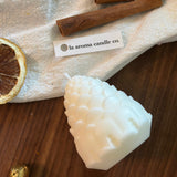 Snowy Pinecone Candle (1pc）